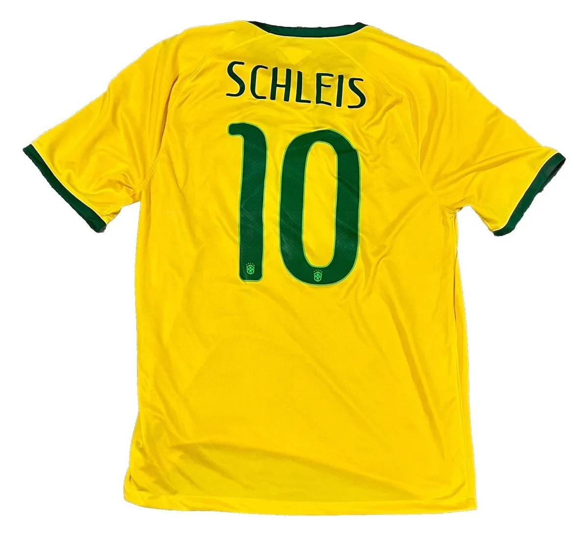 Brazilië shirt met bedrukking — detail van naam en nummer op de rug